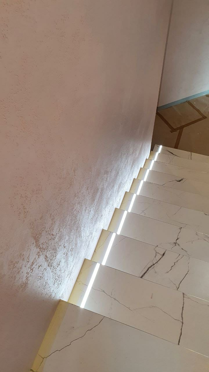 R - INTERIOR Photo